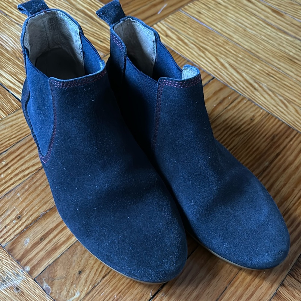 Suede boots